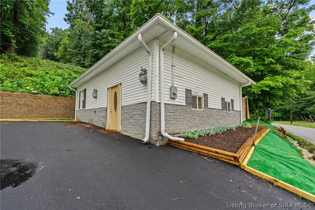 3285 Budd Road Property Photo 5