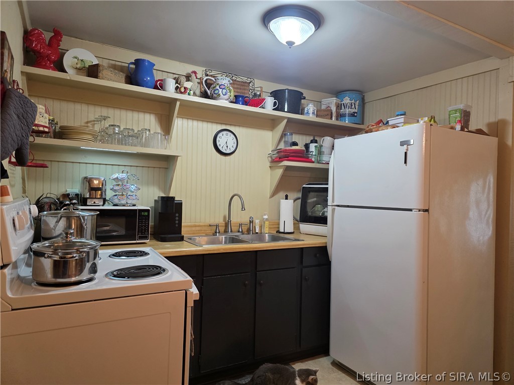 1041 W Main Street Property Photo 5