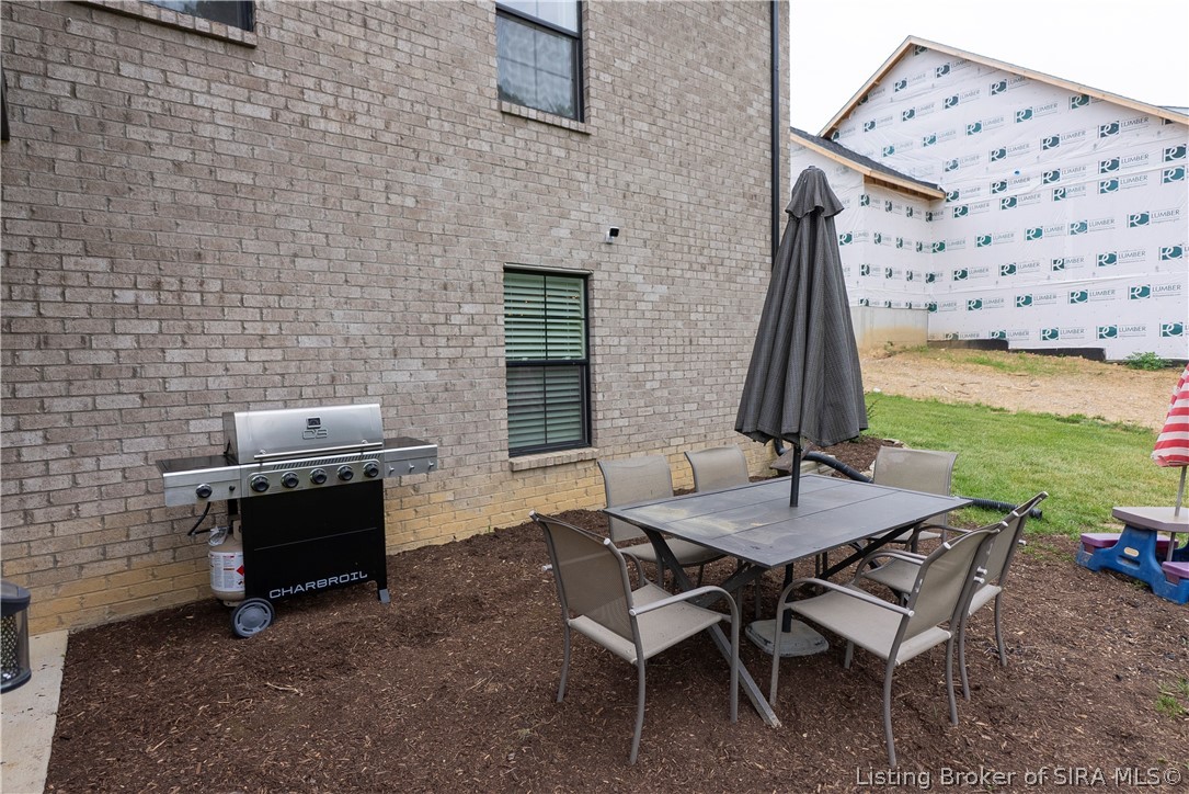 808 Kings Court Property Photo 6
