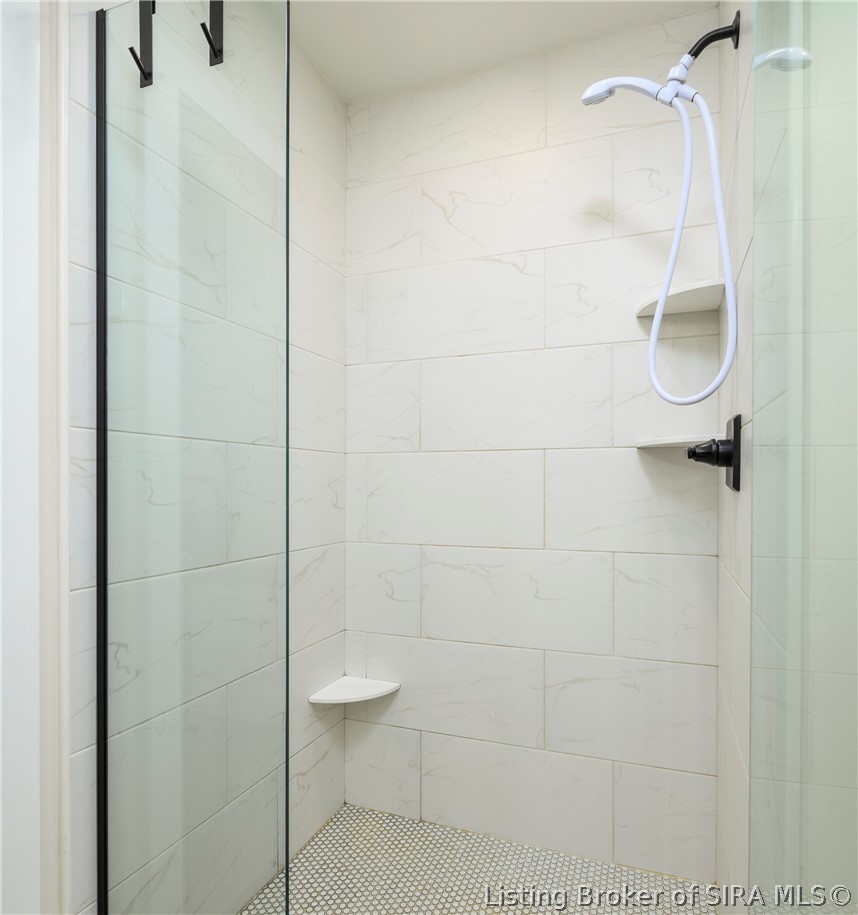 7704 Linwood Circle Property Photo 33