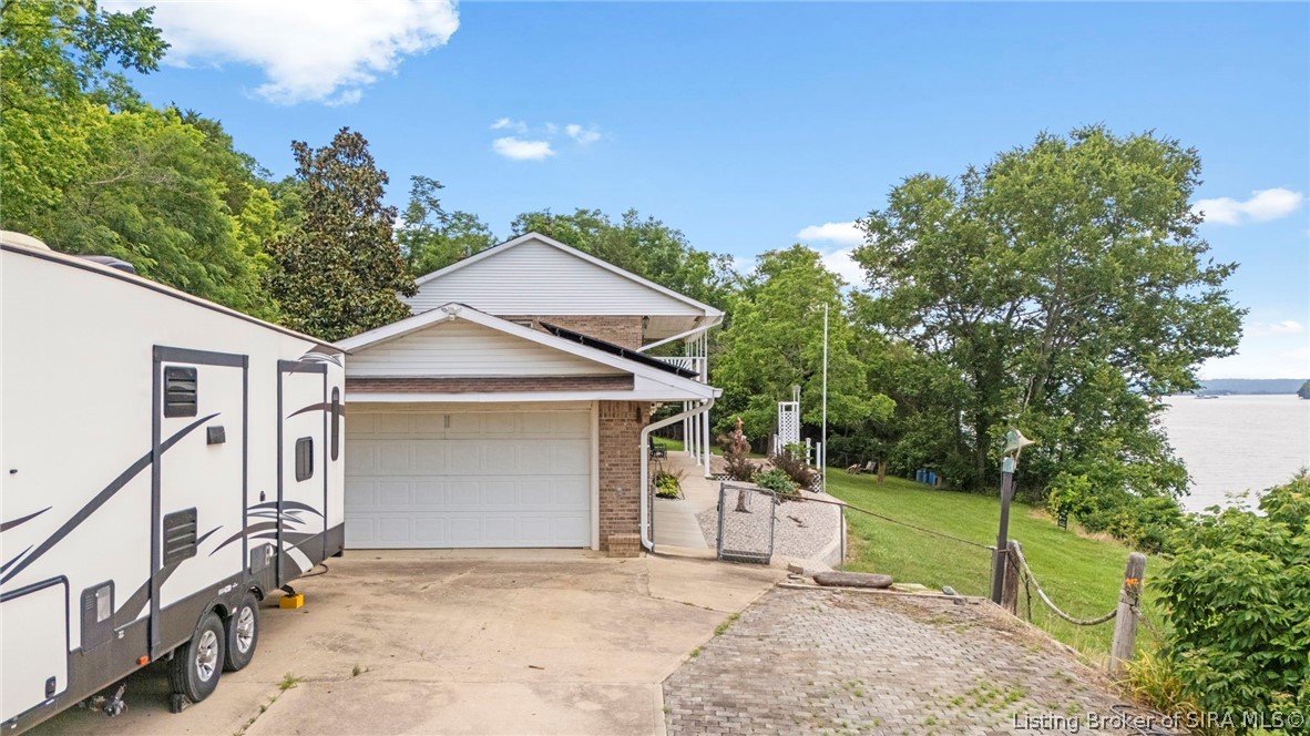 16490 State Road 156 Property Photo 5