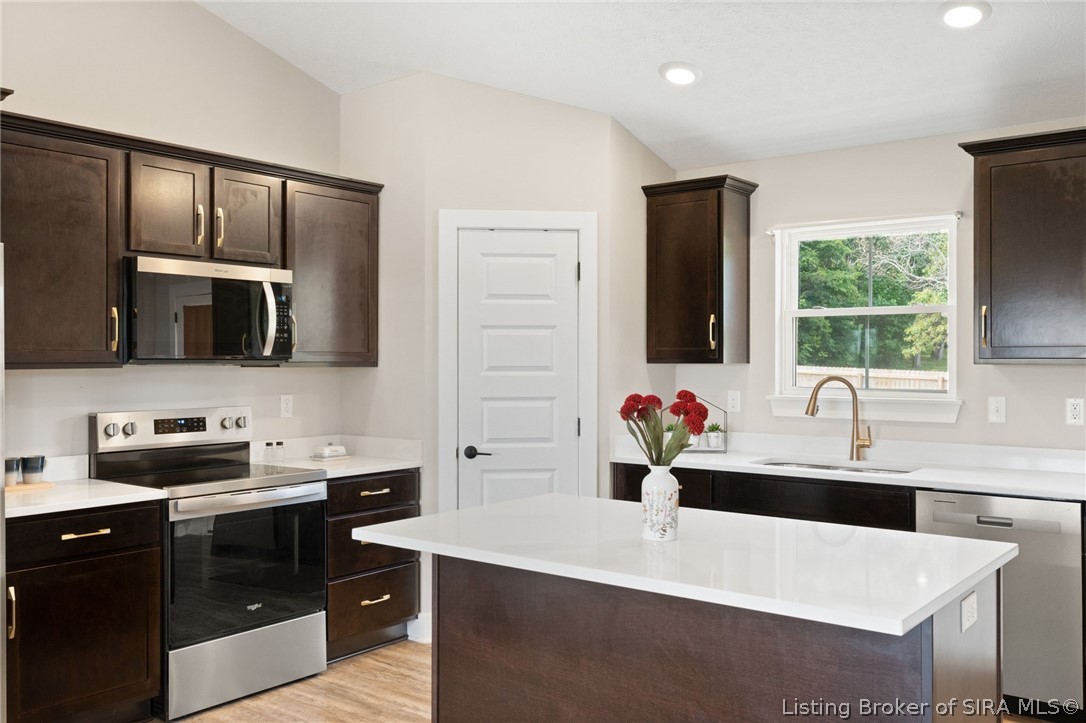 8008 Hudson Lane Property Photo 17
