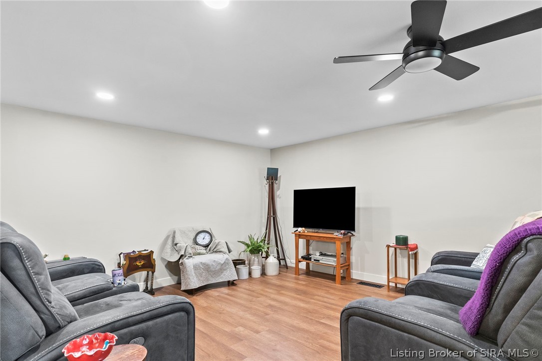 4907 E Lovers Lane Property Photo 7