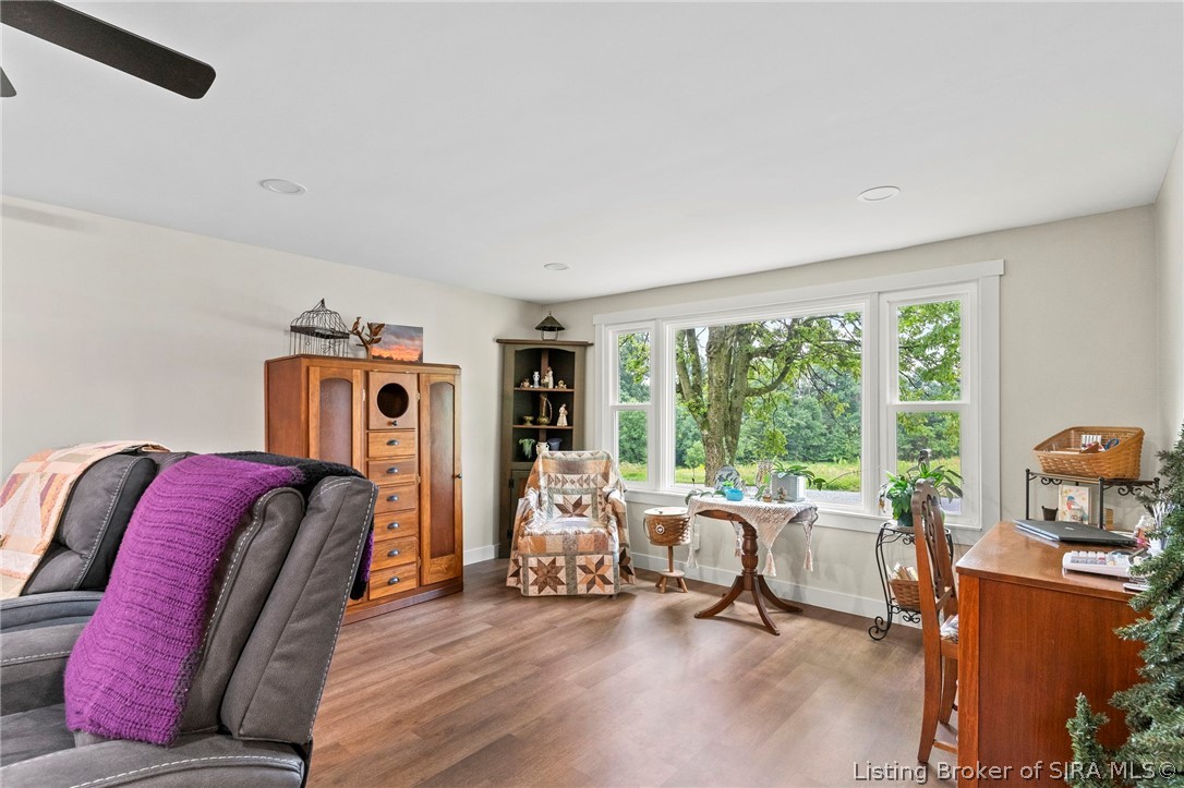 4907 E Lovers Lane Property Photo 8