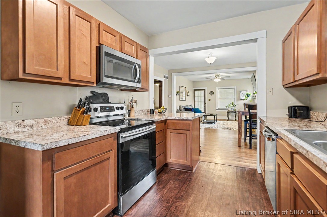 1105 E 10th Street Property Photo 12