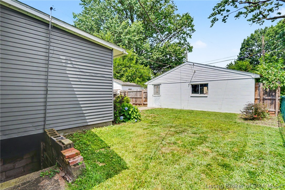 1105 E 10th Street Property Photo 26