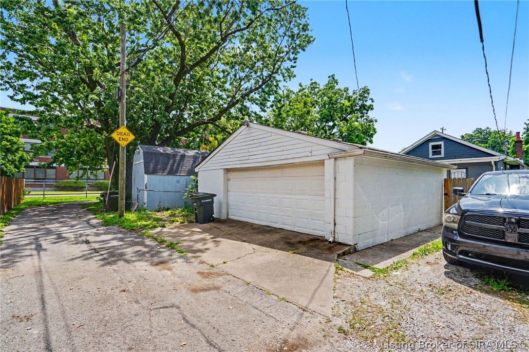 1105 E 10th Street Property Photo 27