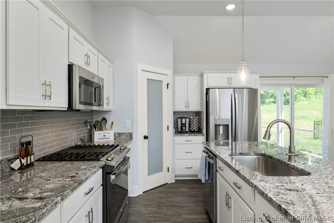 7022 Hollkamp Way Property Photo 12