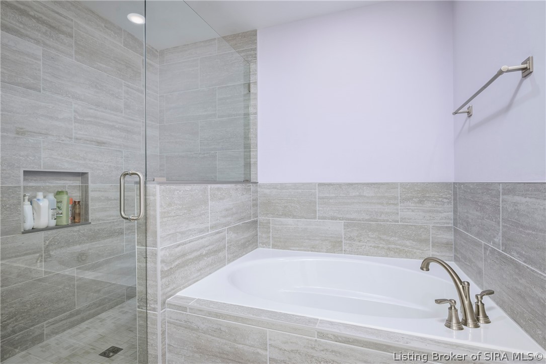 7022 Hollkamp Way Property Photo 24