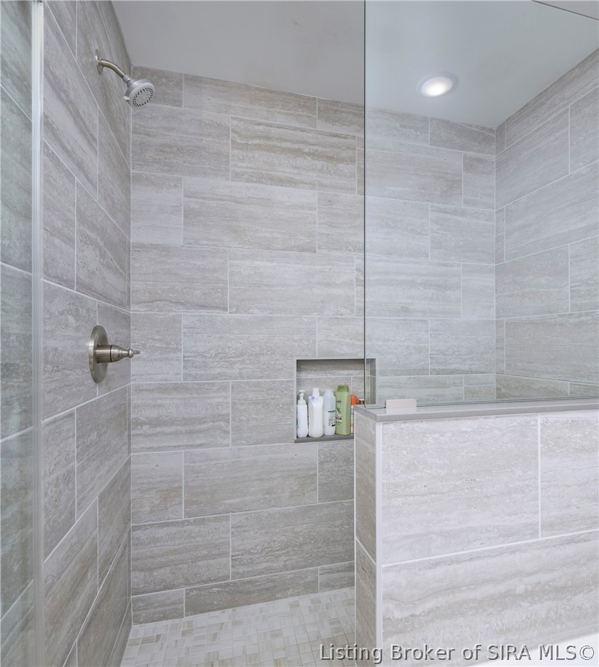 7022 Hollkamp Way Property Photo 25