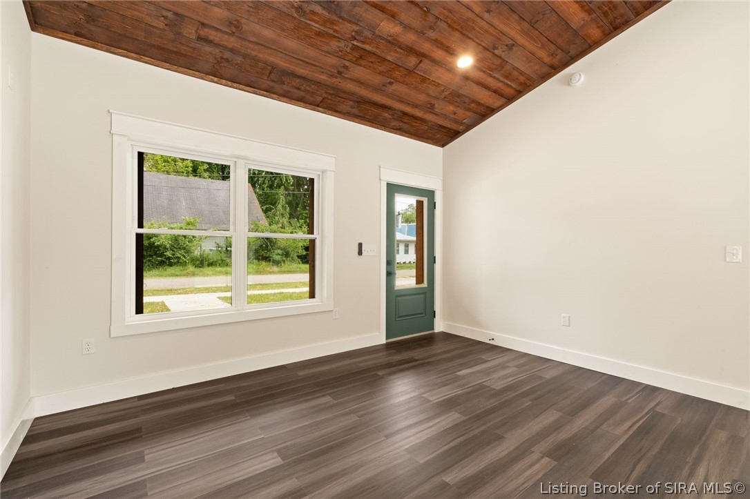 214 W 2nd Street Property Photo 3
