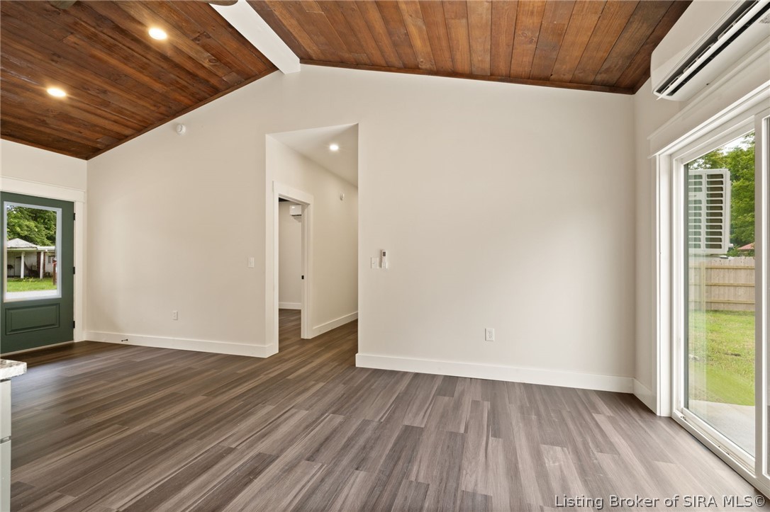 214 W 2nd Street Property Photo 5
