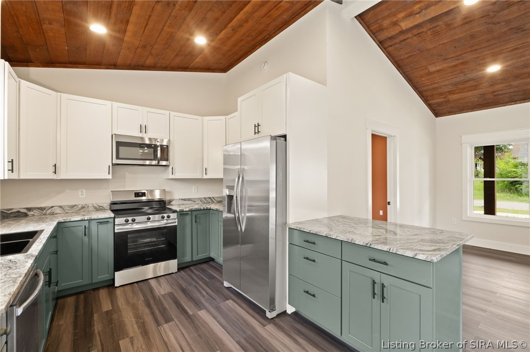 214 W 2nd Street Property Photo 9