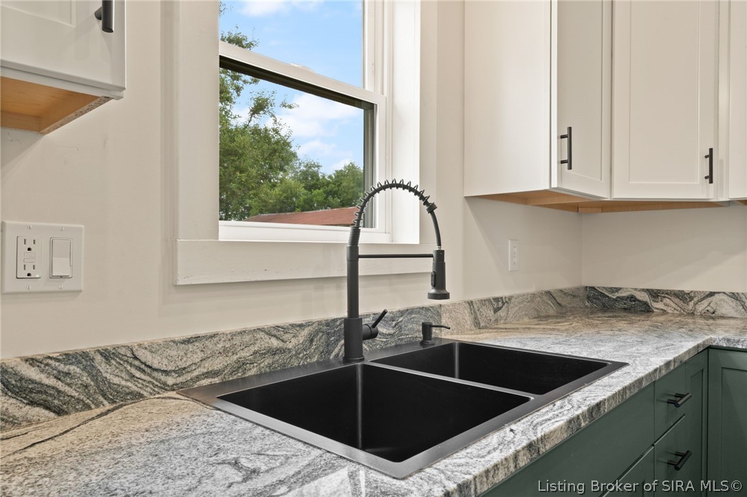 214 W 2nd Street Property Photo 12