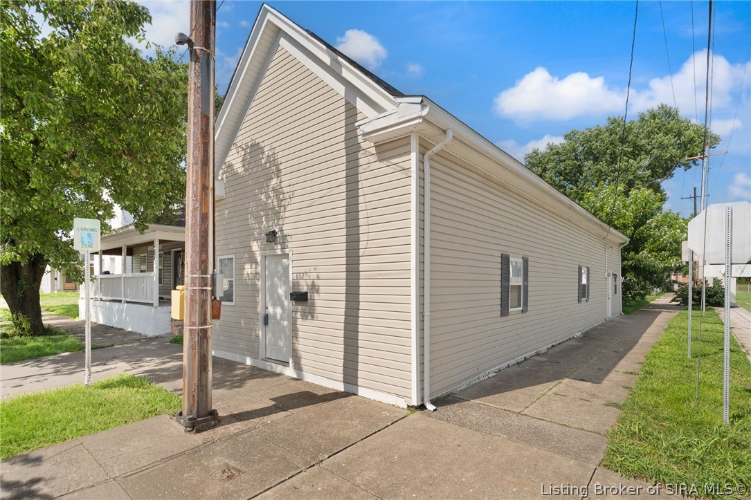 602 E 8th Street Property Photo 1