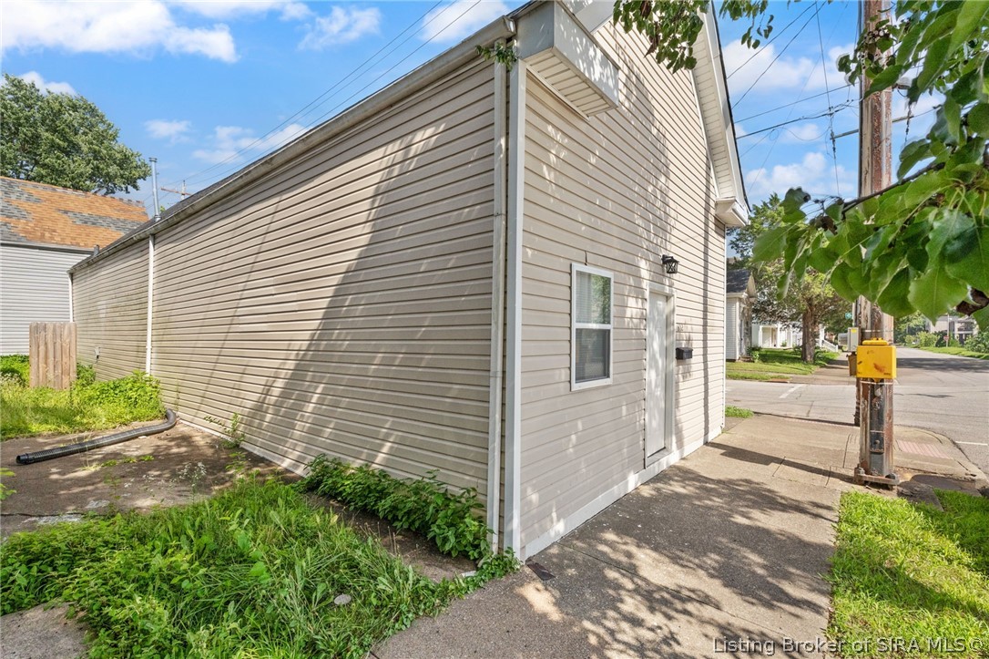 602 E 8th Street Property Photo 2
