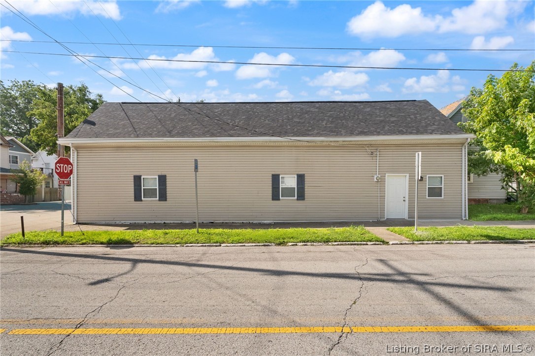 602 E 8th Street Property Photo 3