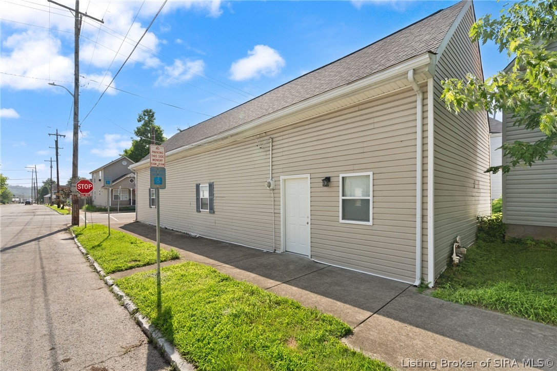 602 E 8th Street Property Photo 4