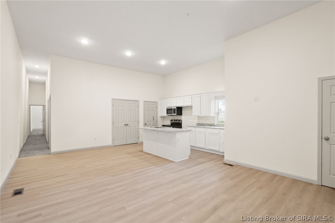 602 E 8th Street Property Photo 9