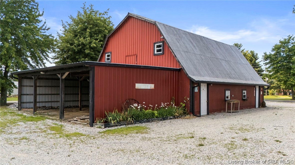 1817 S Carmel Road Property Photo 3