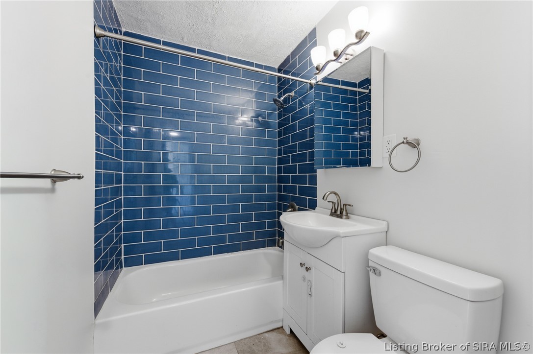 938 E 8th Street E Property Photo 21