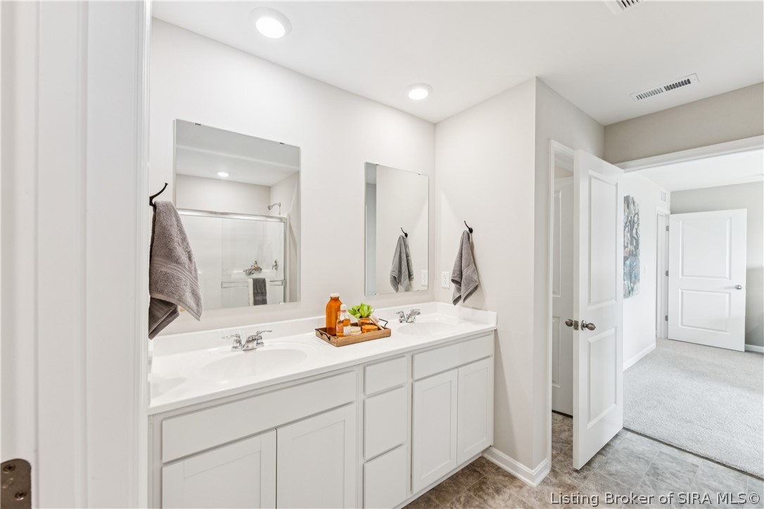 1002 Hunter Court Property Photo 16