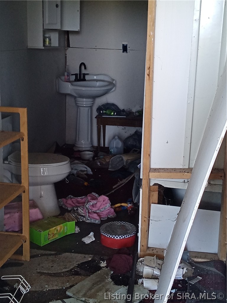10927 Williams Road Property Photo 3