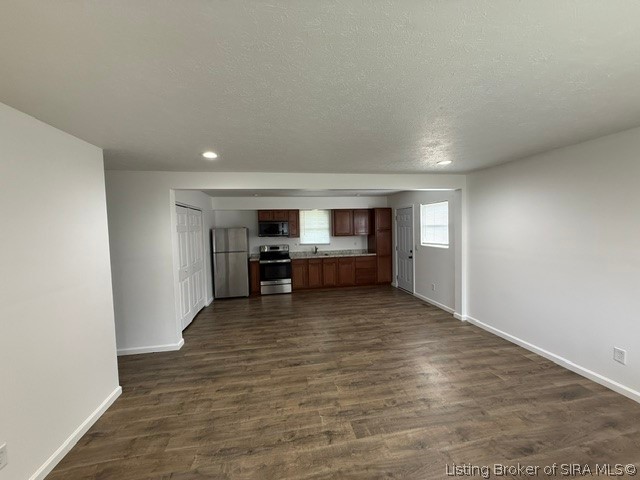 220 E Madison Street Property Photo 6