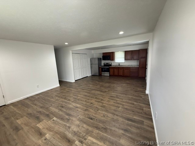 220 E Madison Street Property Photo 8