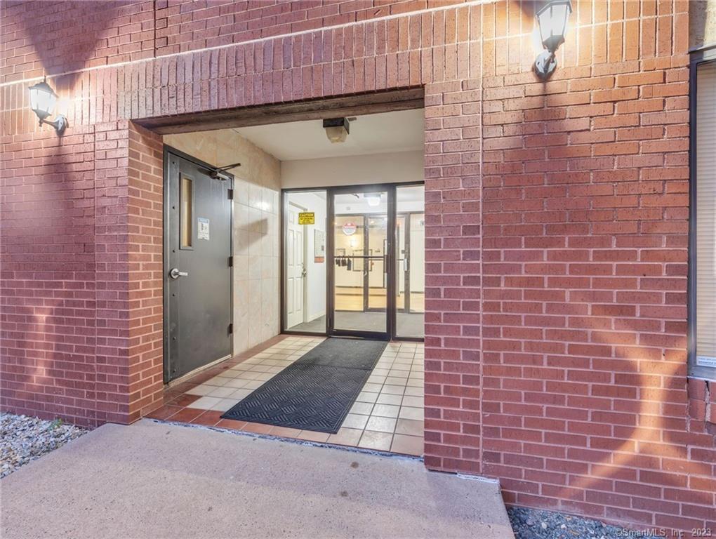 213 Franklin 405 Avenue Property Photo 2