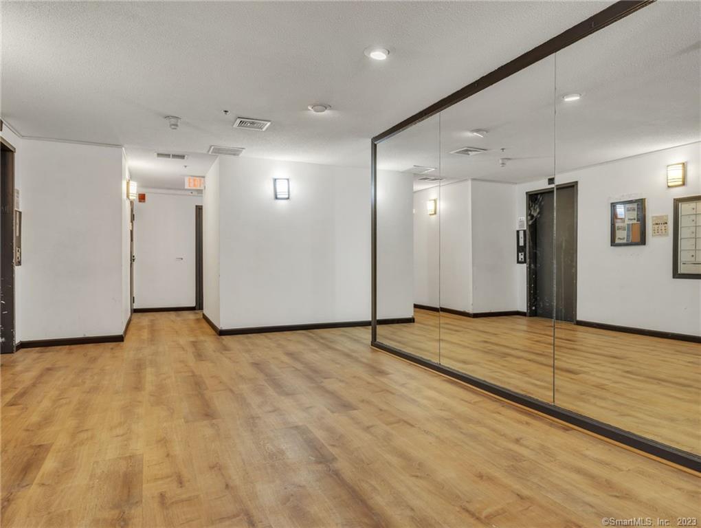 213 Franklin 405 Avenue Property Photo 31