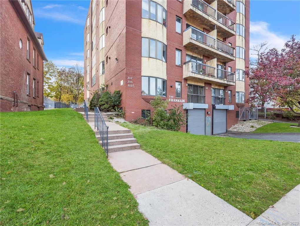 213 Franklin 405 Avenue Property Photo 33