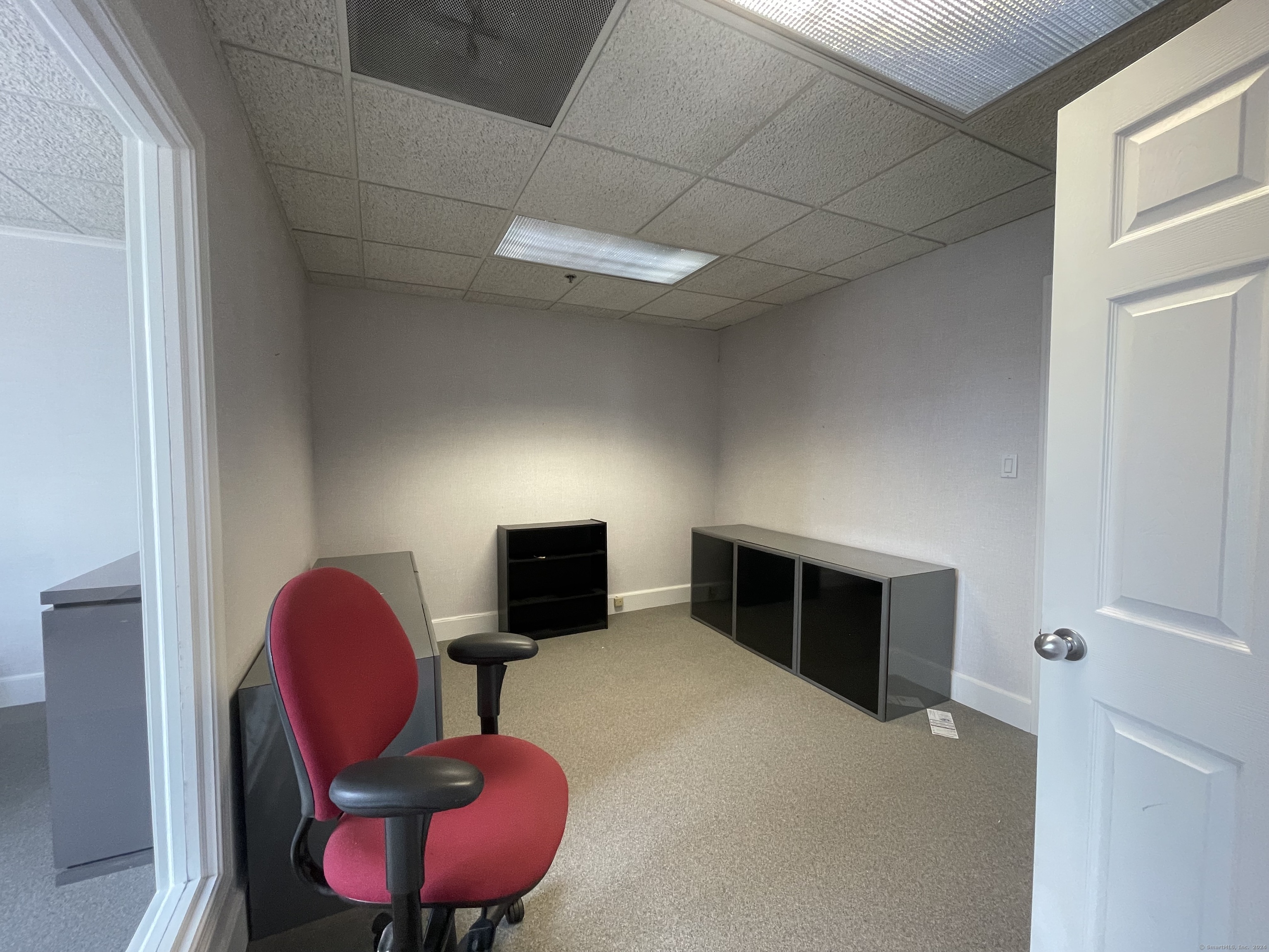998 Farmington Suite 213 Avenue Property Photo 2