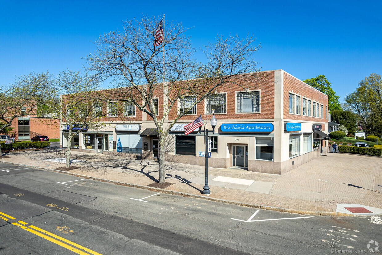 998 Farmington Suite 213 Avenue Property Photo 4