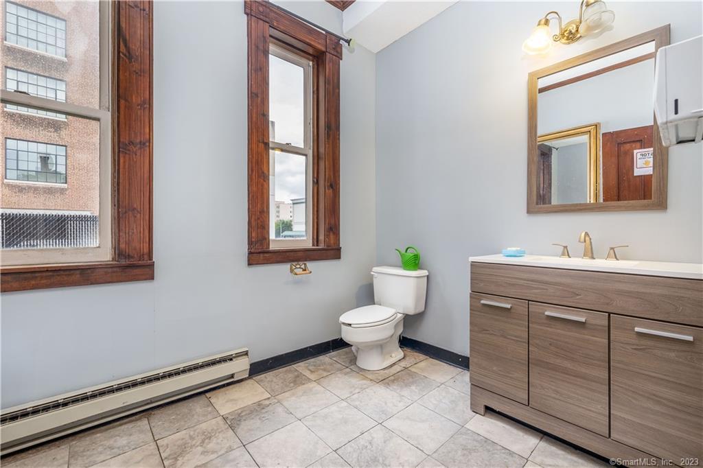 25 Court Street Property Photo 11