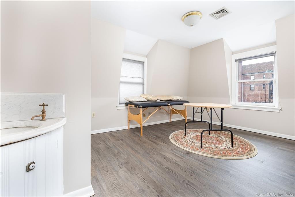 25 Court Street Property Photo 22