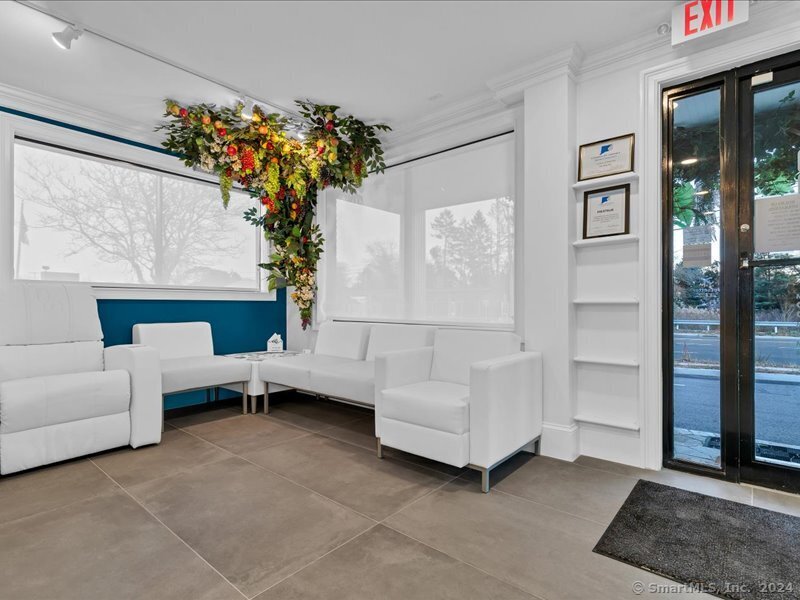 725 Boston Post Road Property Photo 8