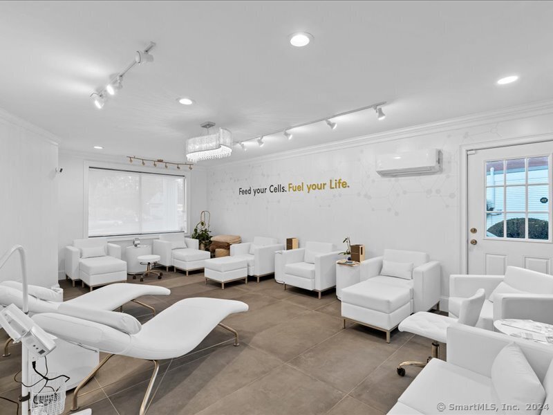 725 Boston Post Road Property Photo 10