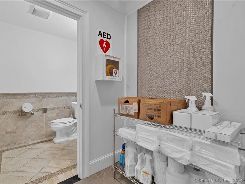 725 Boston Post Road Property Photo 13