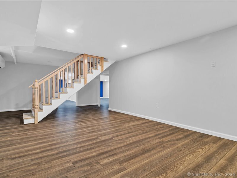 725 Boston Post Road Property Photo 14