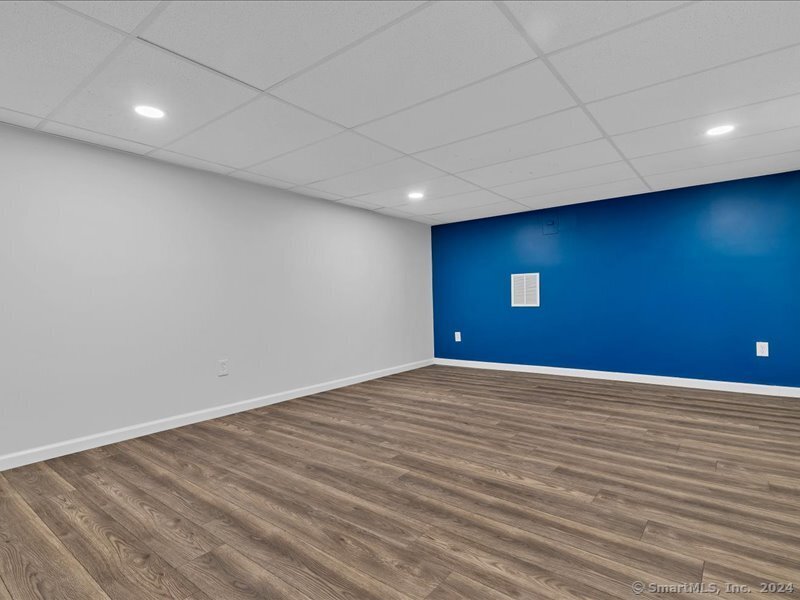 725 Boston Post Road Property Photo 15