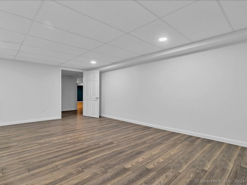 725 Boston Post Road Property Photo 18