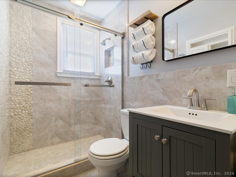 725 Boston Post Road Property Photo 28