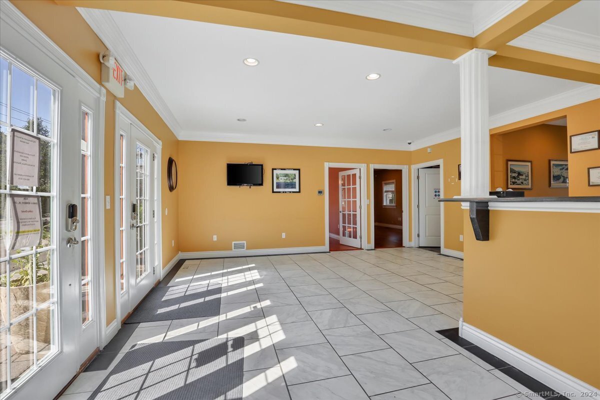 897 Main South Street Property Photo 5