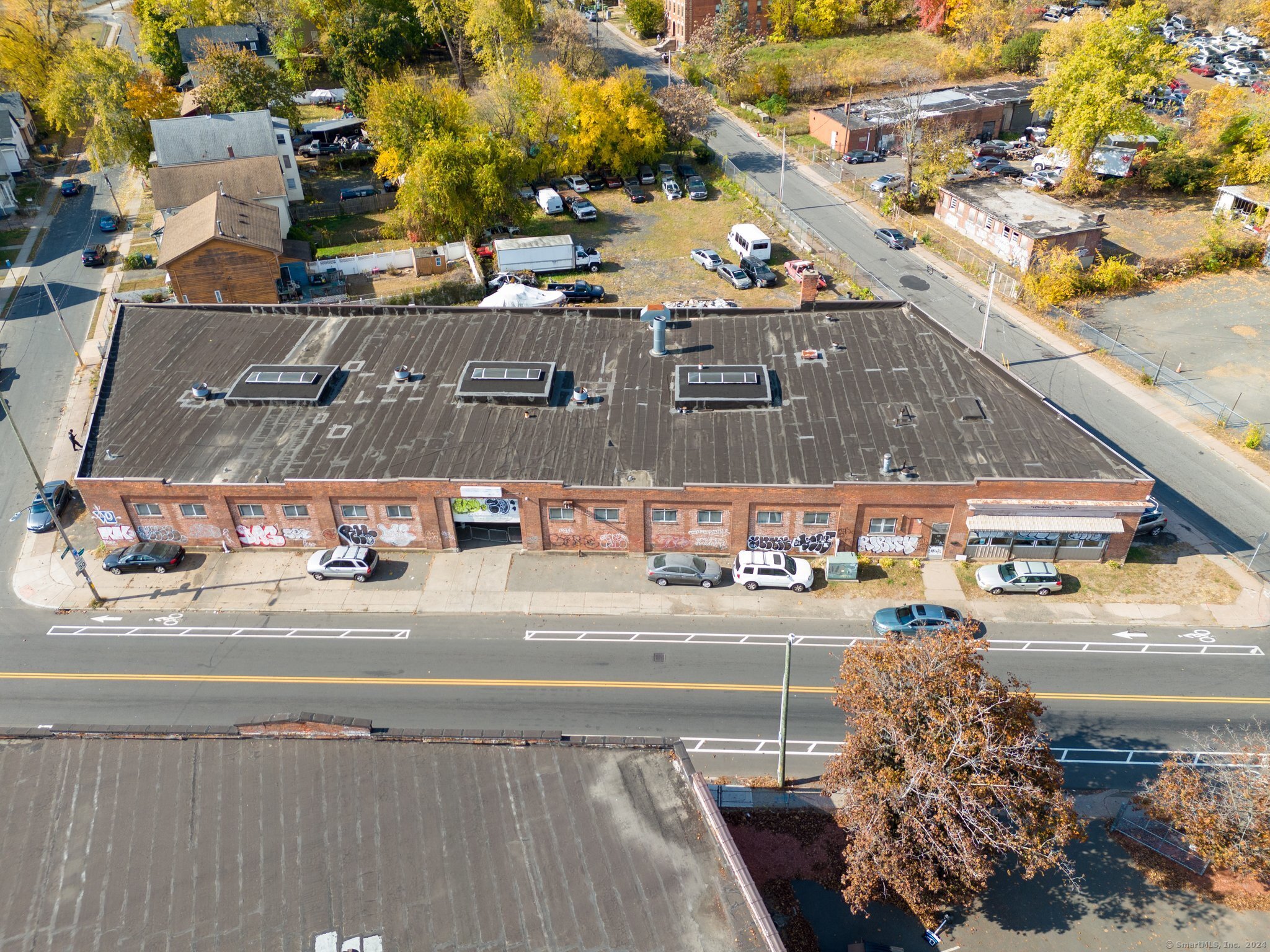 709 Windsor Street Property Photo 4