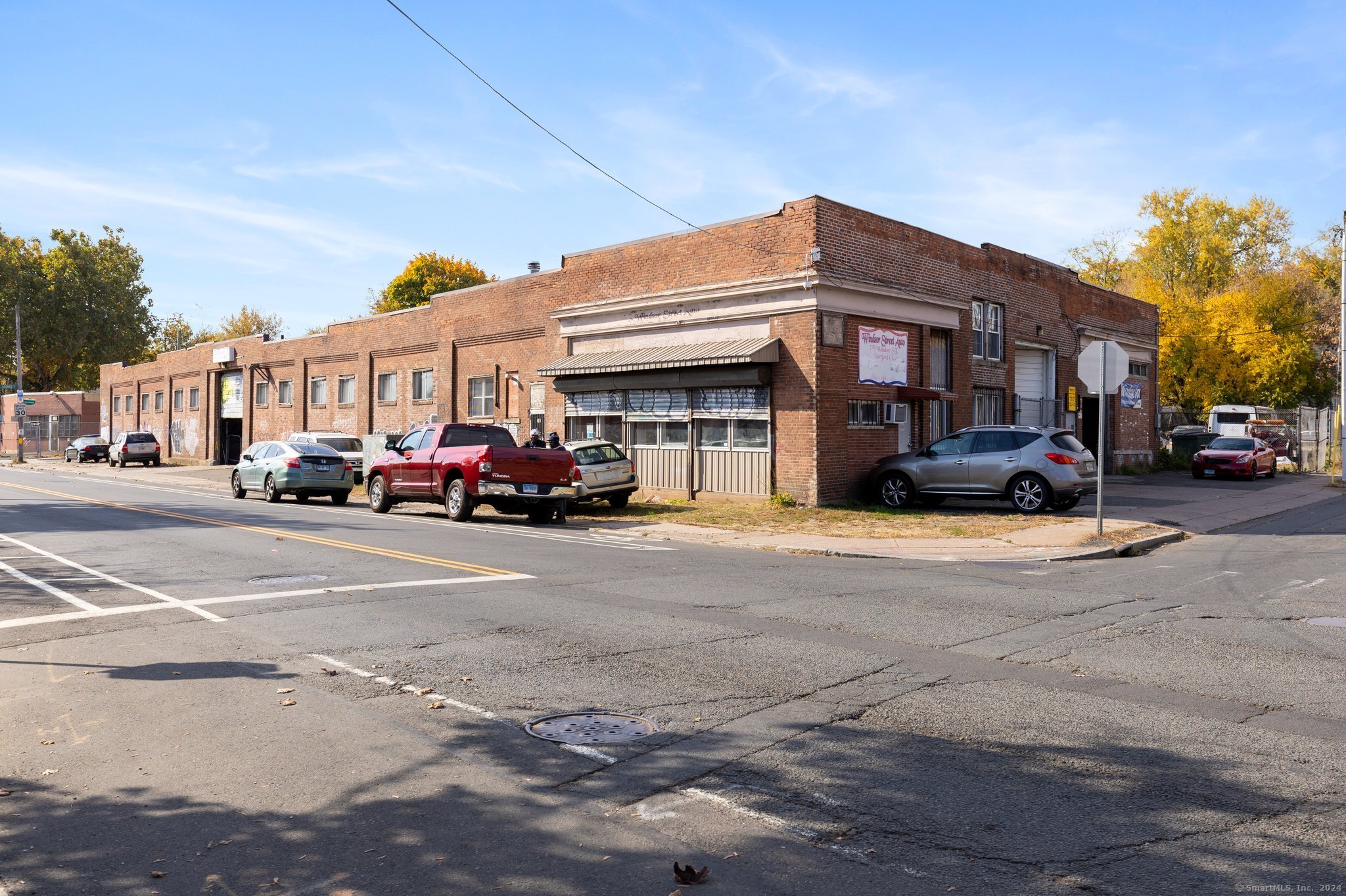 709 Windsor Street Property Photo 5