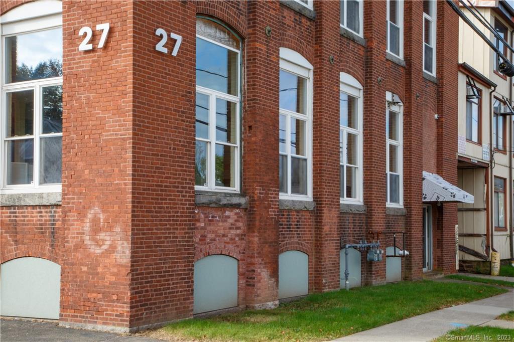 27 Stack 2nd Fl. Street Property Photo 1