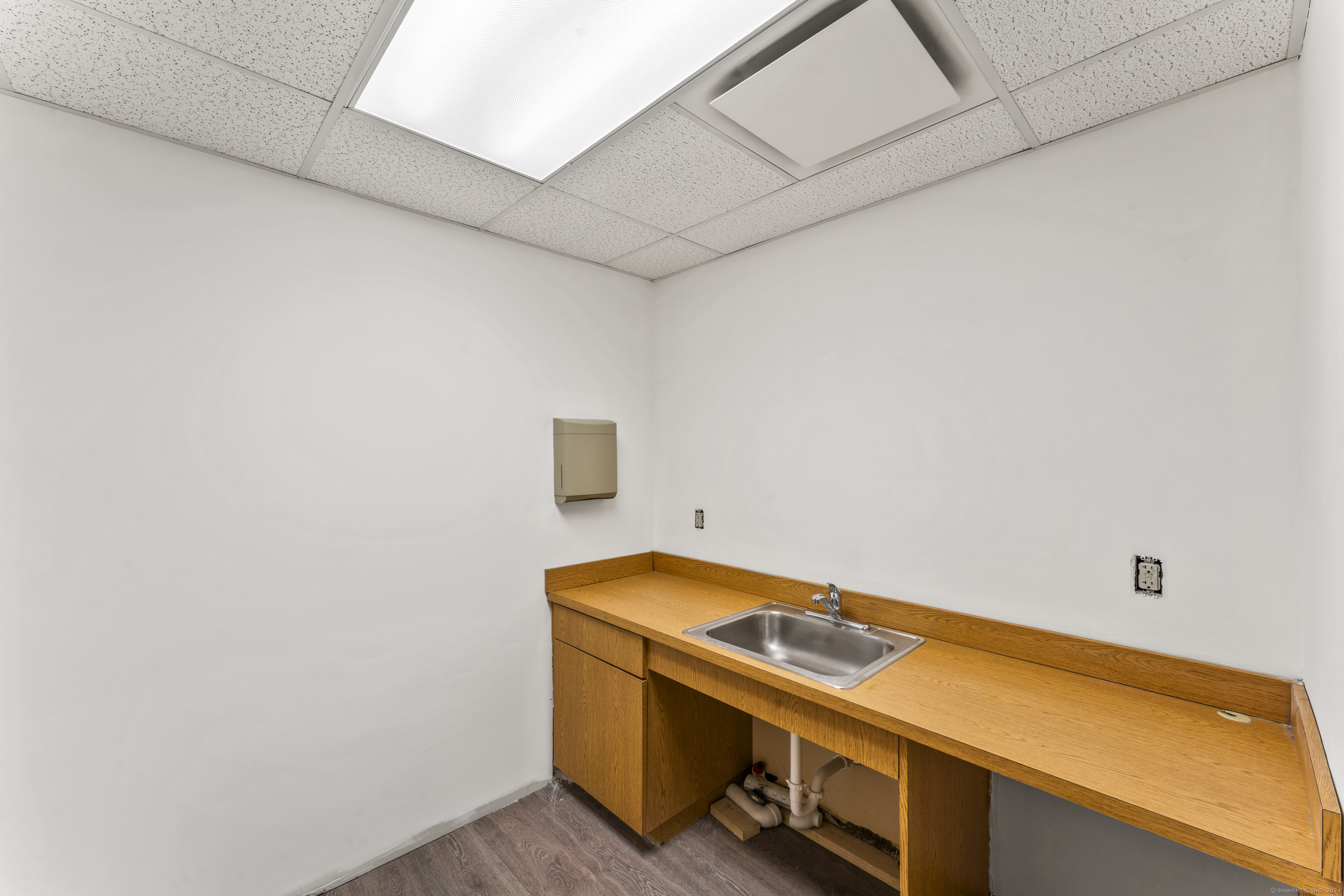 216 Crown Ll Street Property Photo 12