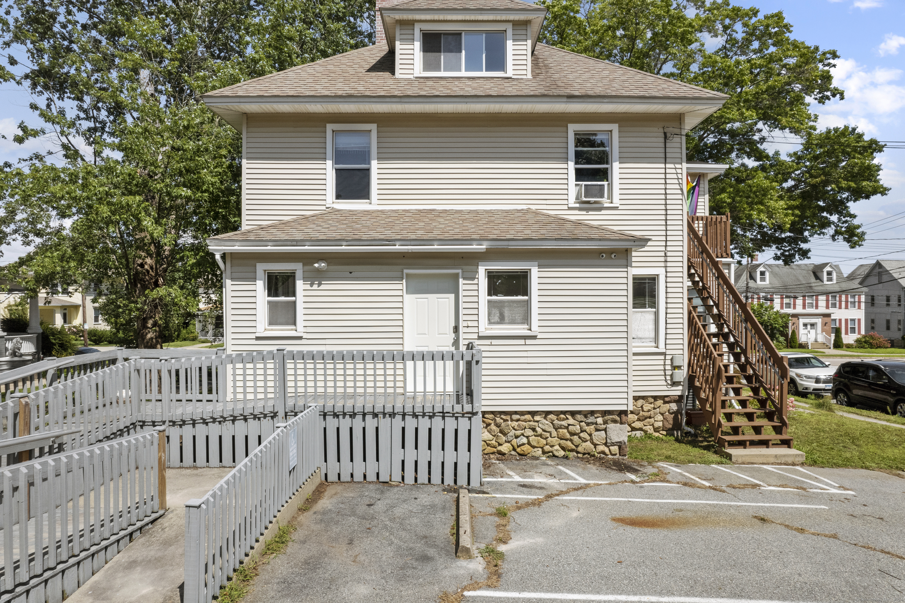 341 Montauk Avenue Property Photo 5