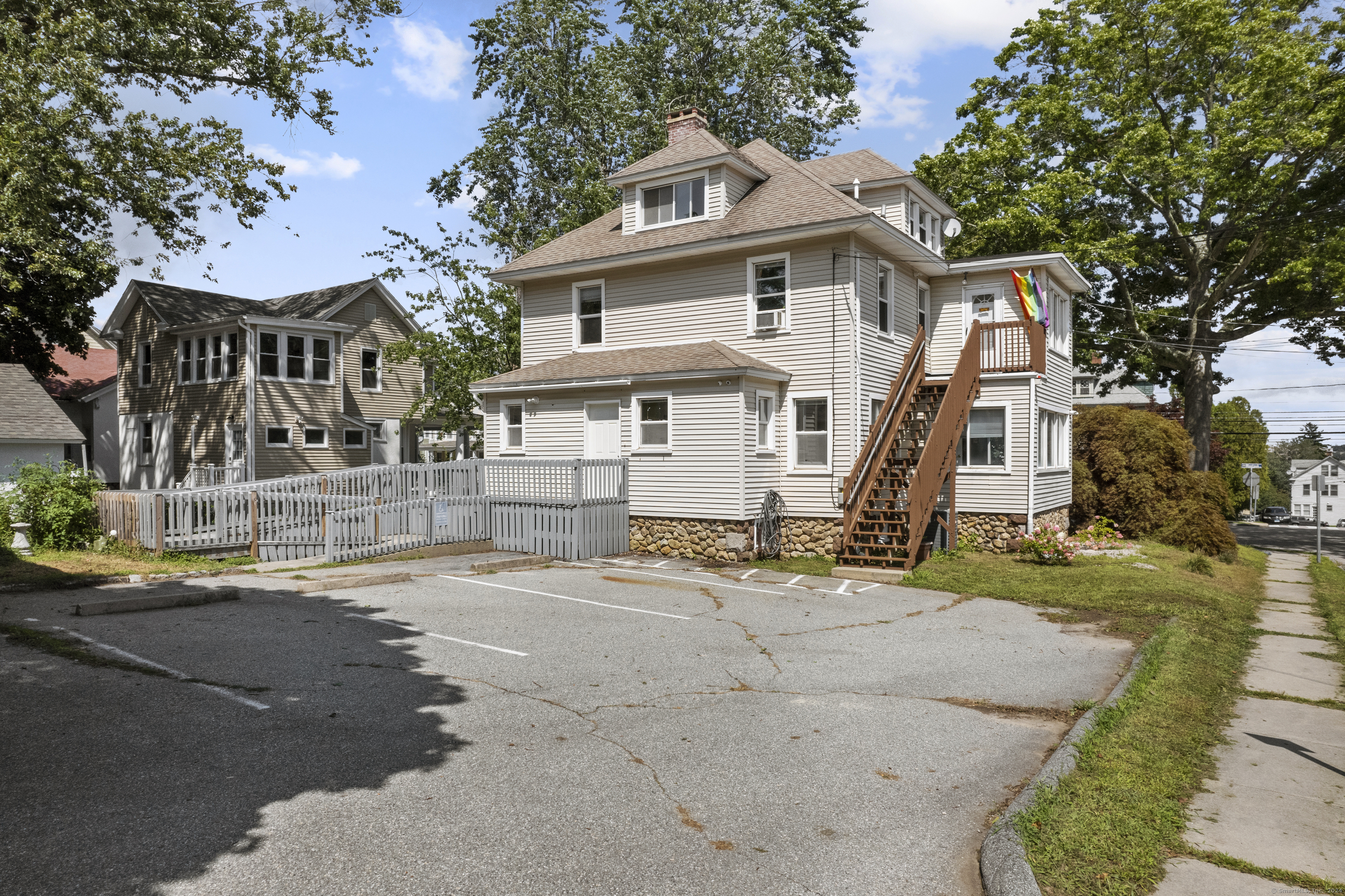 341 Montauk Avenue Property Photo 6